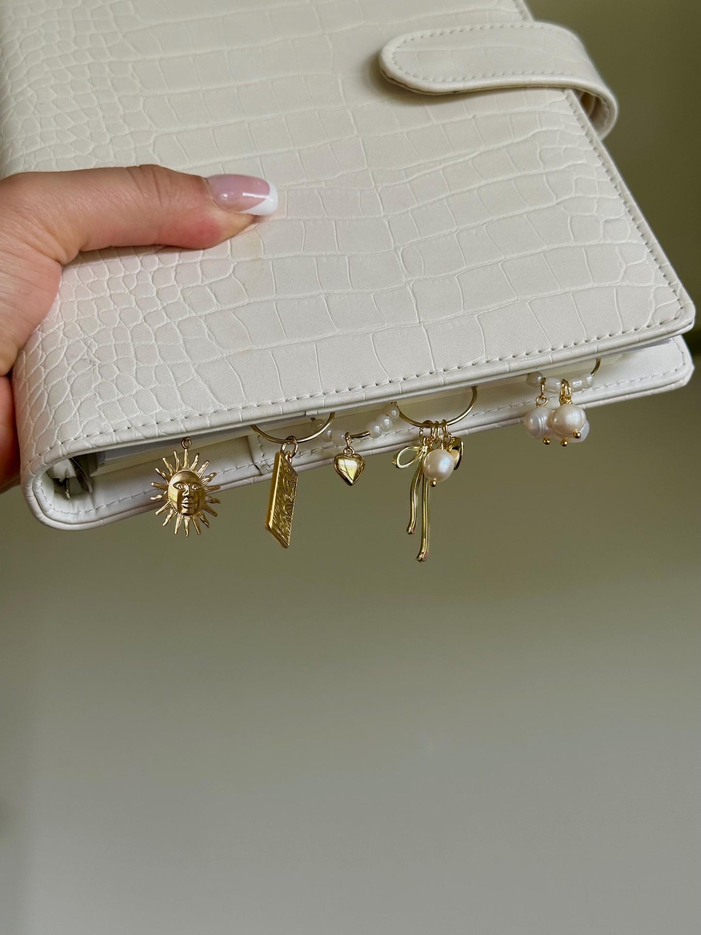 Planner Paper Clip | Pearl Heart Gold Plated Bookmark for Journal | Accessories | Cute Adorable Planning Accessory | Book Placeholder Charm