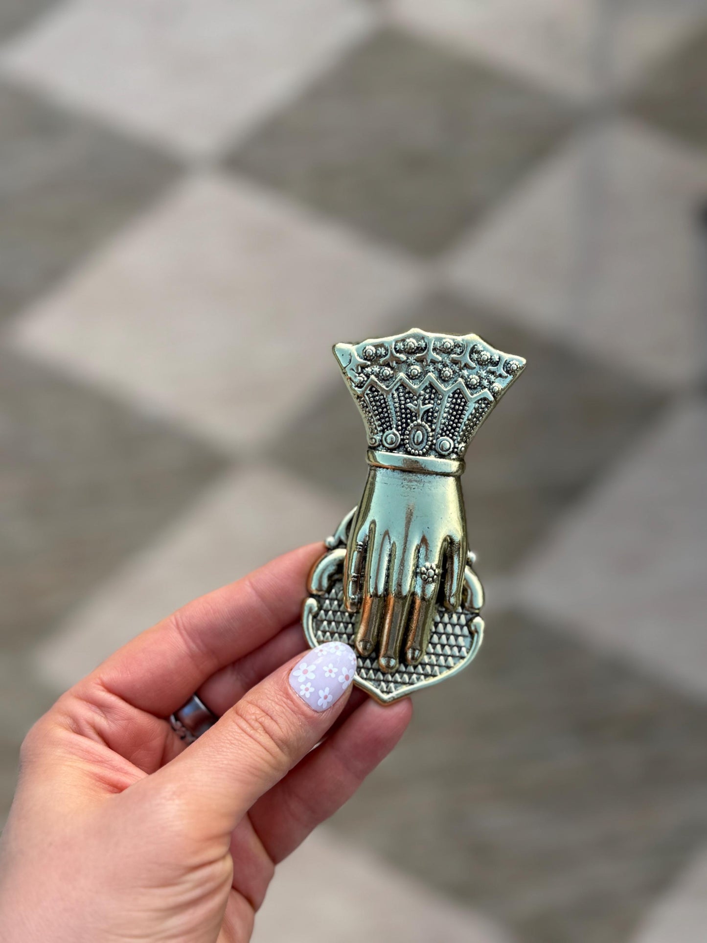 Hand-Shaped Paper Holder: Vintage Brass Clip (Wall Mountable)