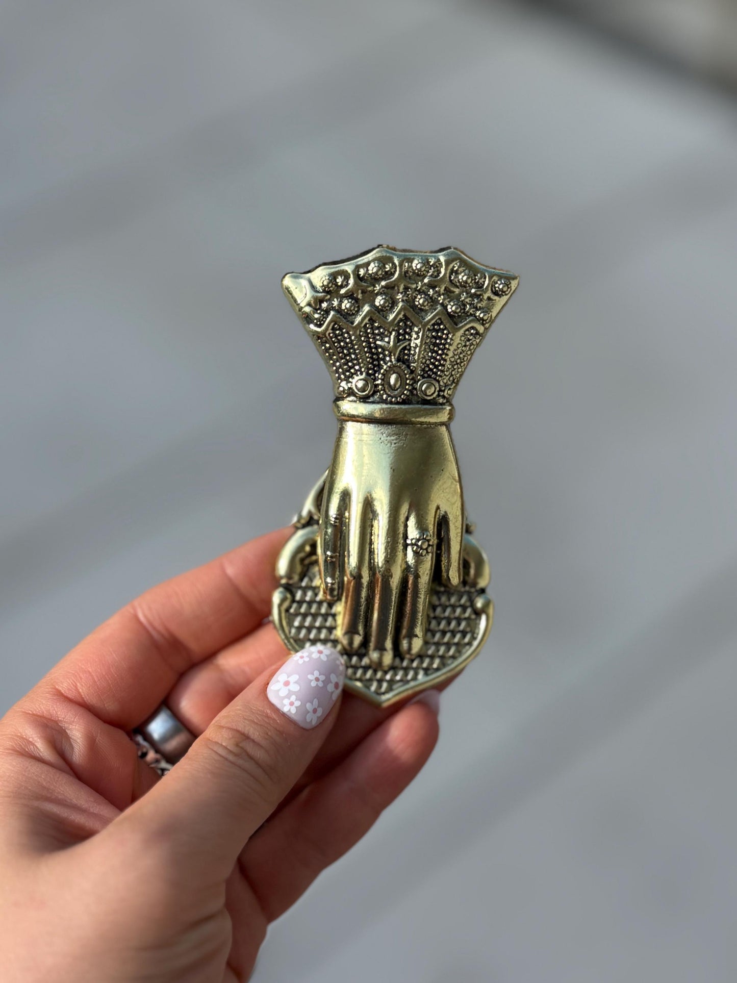 Hand-Shaped Paper Holder: Vintage Brass Clip (Wall Mountable)