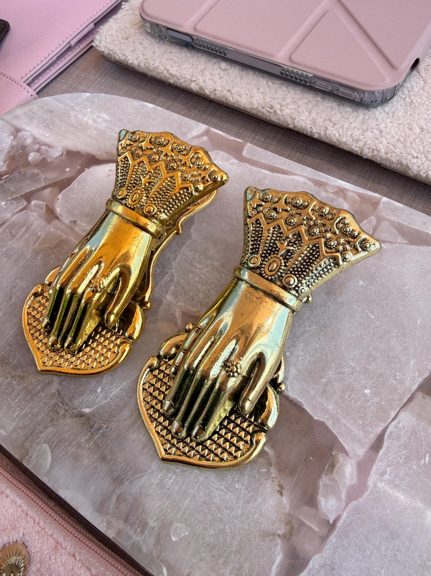 Hand-Shaped Paper Holder: Vintage Brass Clip (Wall Mountable)