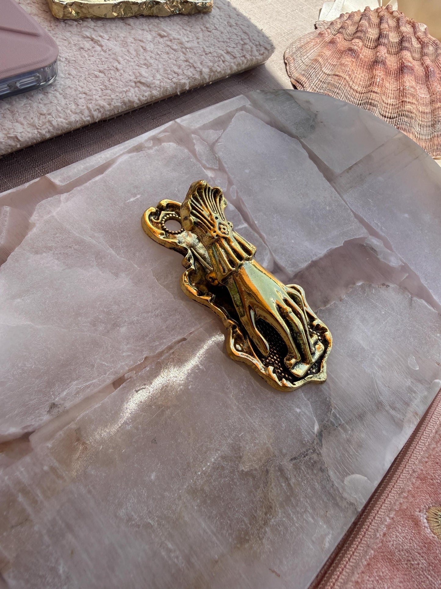 Hand-Shaped Paper Holder: Vintage Brass Clip (Wall Mountable)