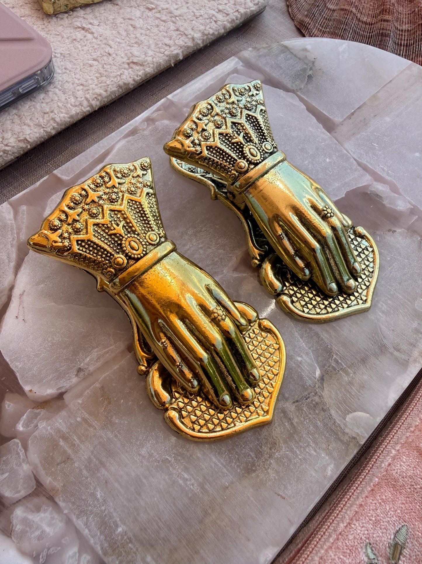 Hand-Shaped Paper Holder: Vintage Brass Clip (Wall Mountable)