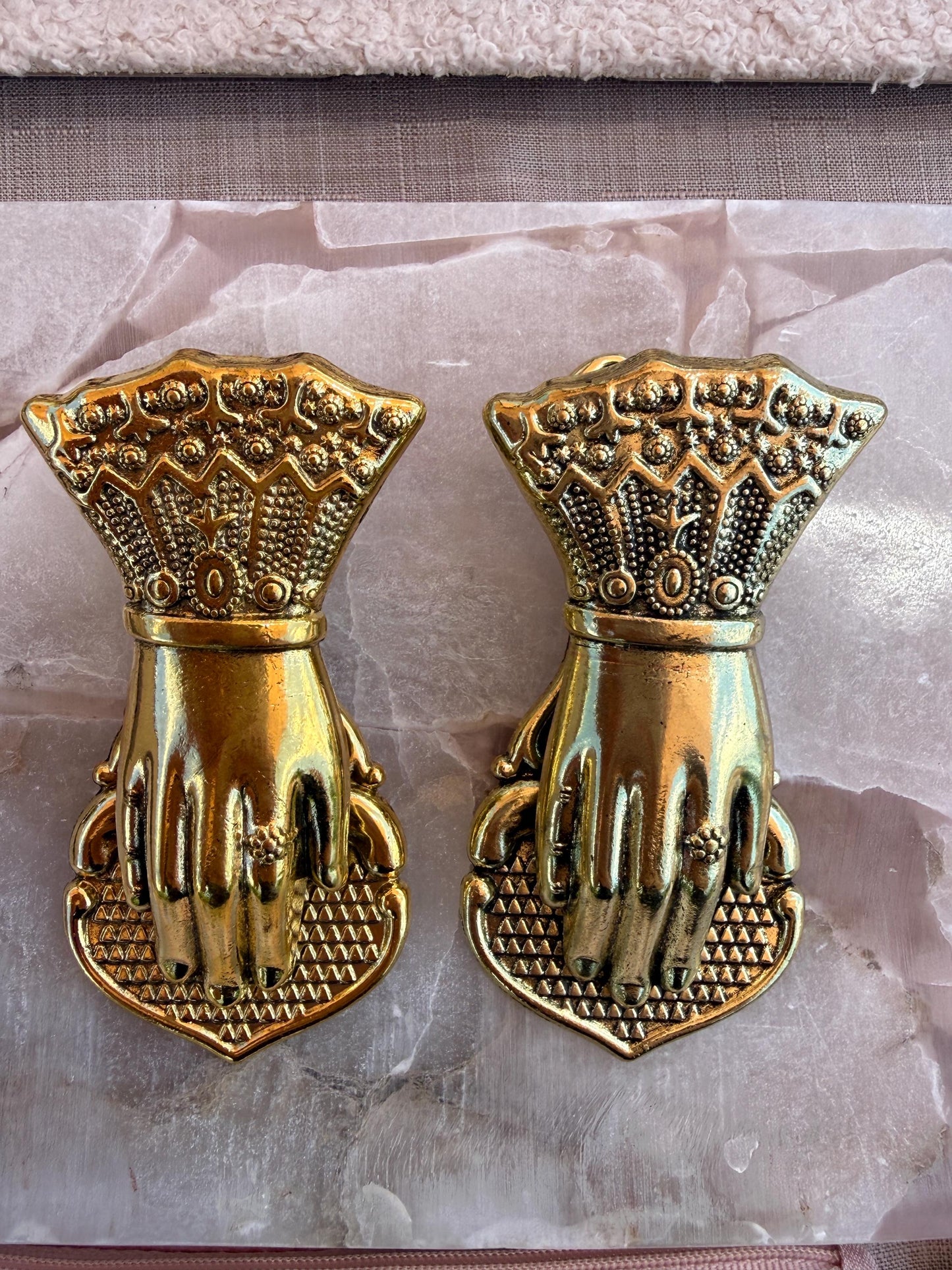 Hand-Shaped Paper Holder: Vintage Brass Clip (Wall Mountable)